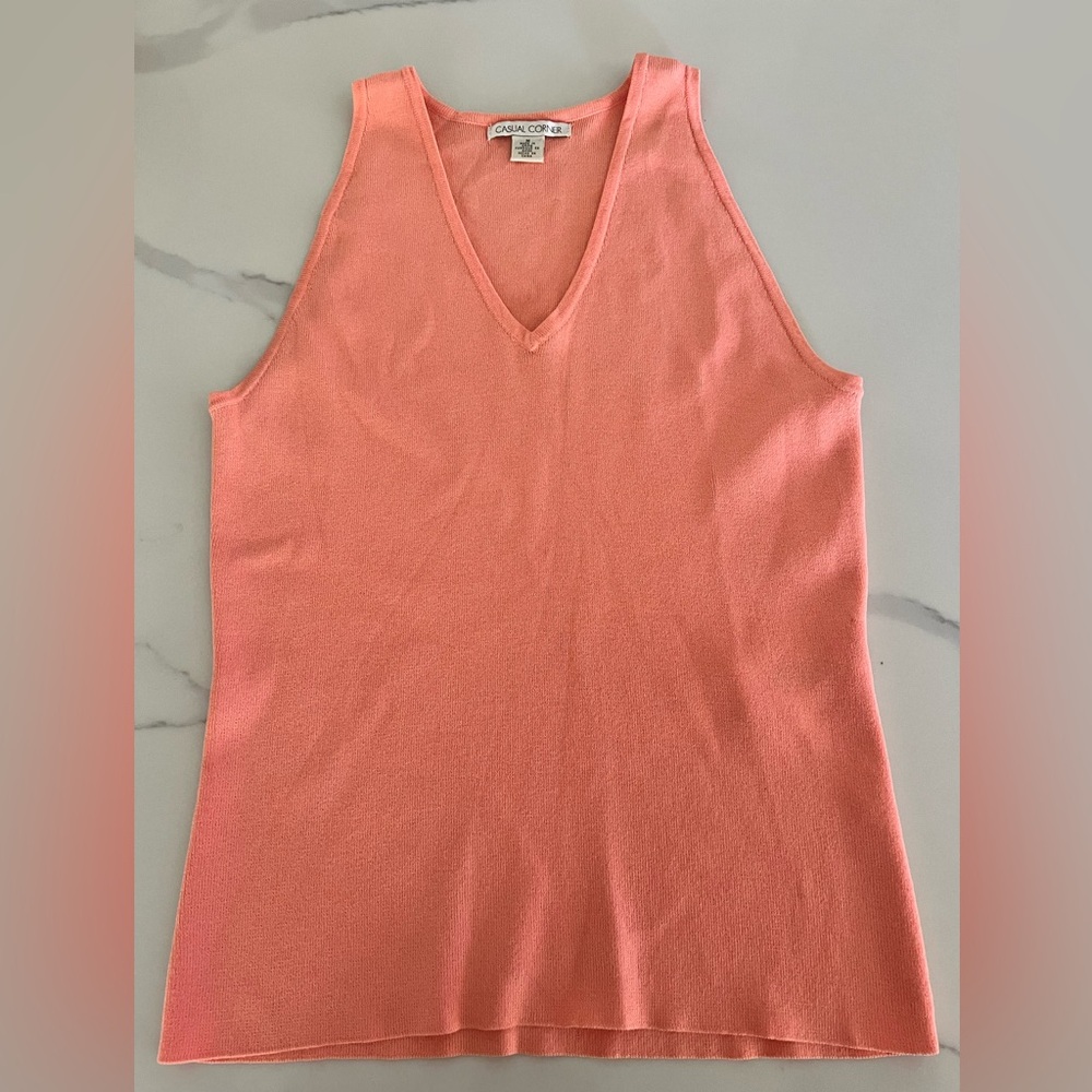 Knit Casual Corner Women's Coral Tank Top. Size M